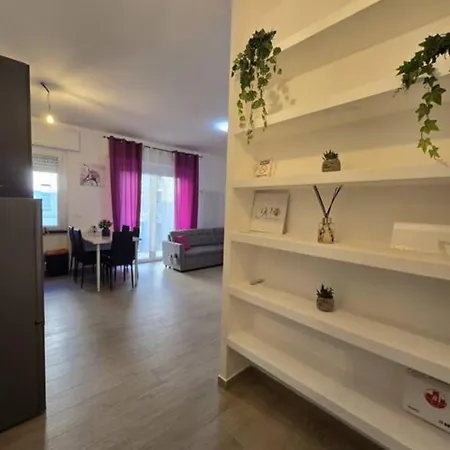 Daire Aurora, Liguria *