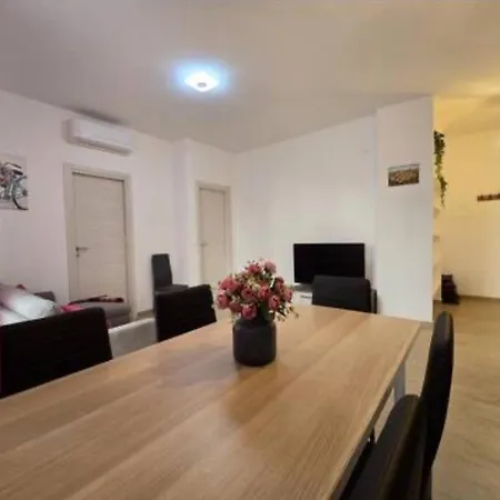 Aurora, Liguria Apartman *